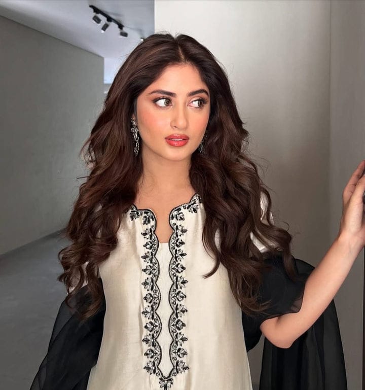 Zahra Silk Embroidered 3-Piece Suit 3